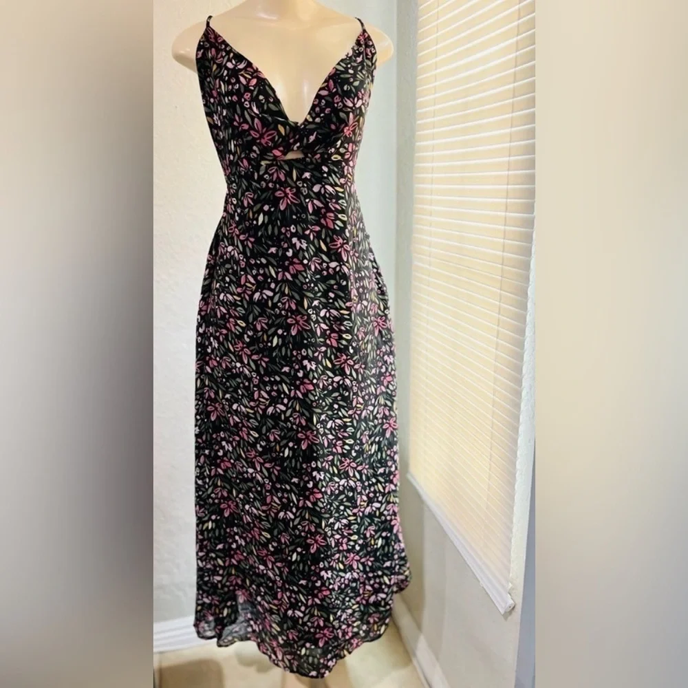 ZAFUL Women's Spaghetti Strap Floral Summer Hollow Twist Front Maxi Dresses Sexy - Picture 5 of 12